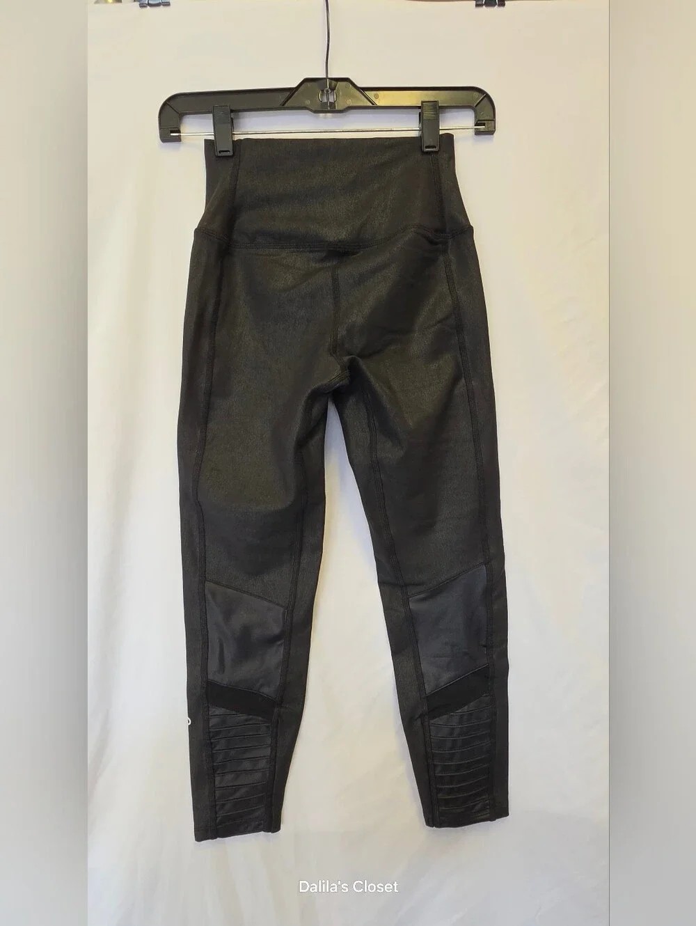 ALO Yoga sleek black